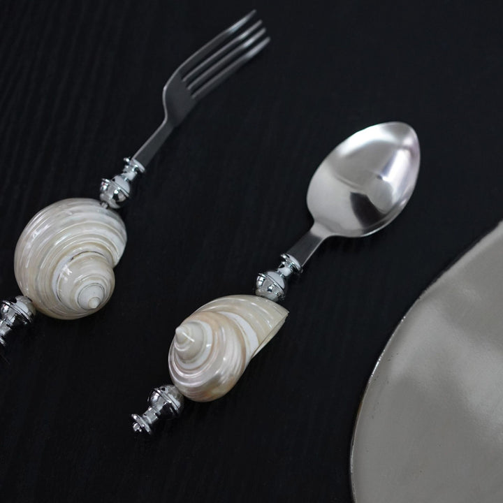 Moonlit White Conch Cutlery Collection