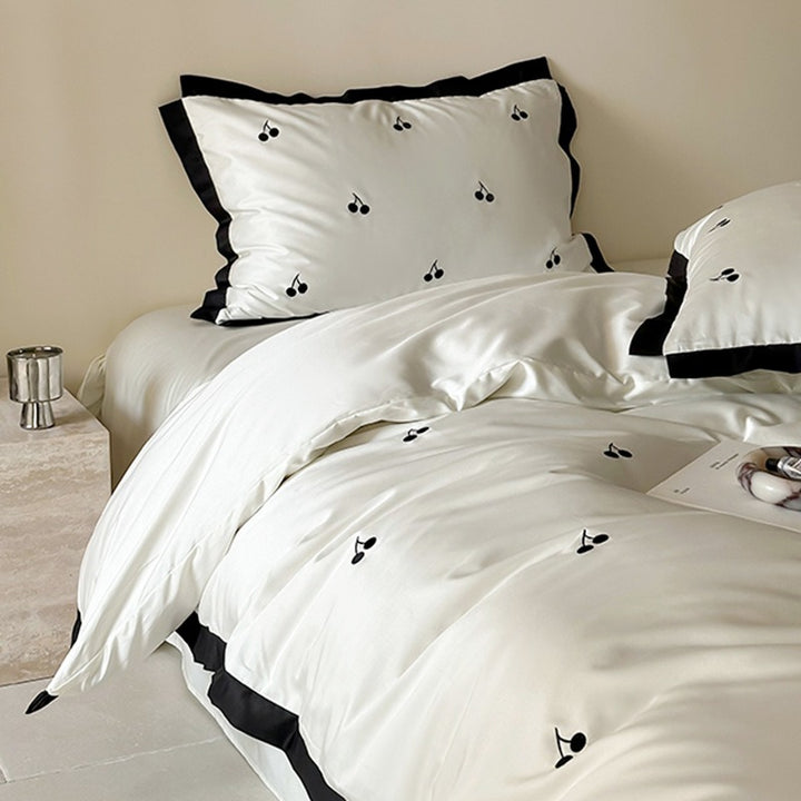 Black Line Bedding Set - Cherry