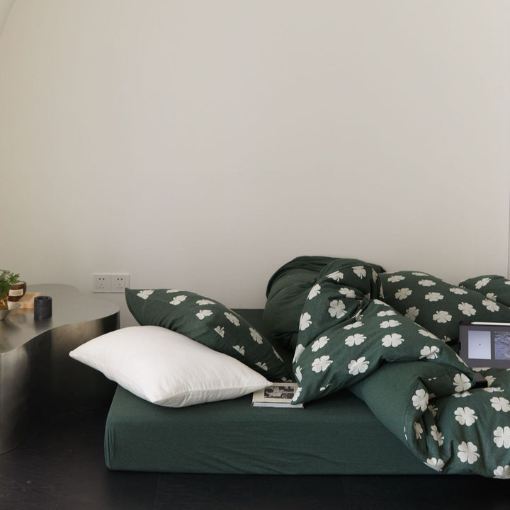 Retro Bunny and Clover Bedding Set