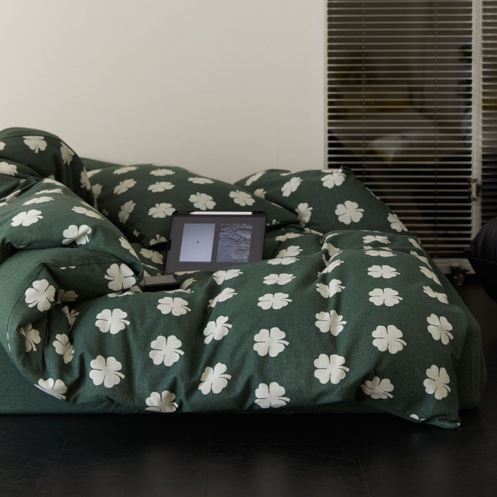 Retro Bunny and Clover Bedding Set