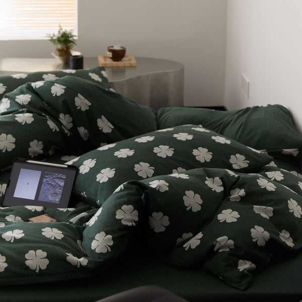 Retro Bunny and Clover Bedding Set