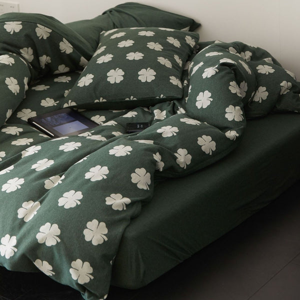 Retro Bunny and Clover Bedding Set