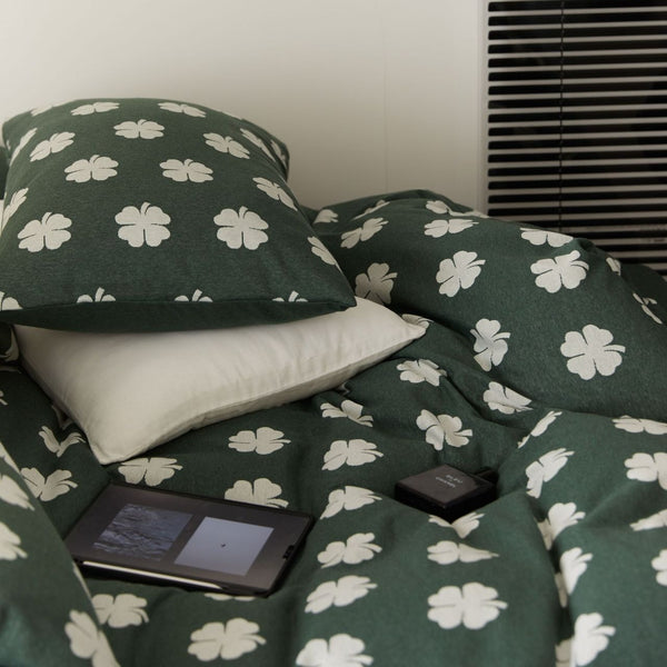 Retro Bunny and Clover Bedding Set