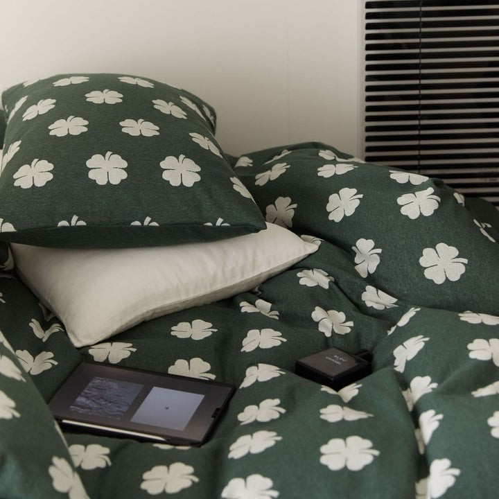 Retro Bunny and Clover Bedding Set