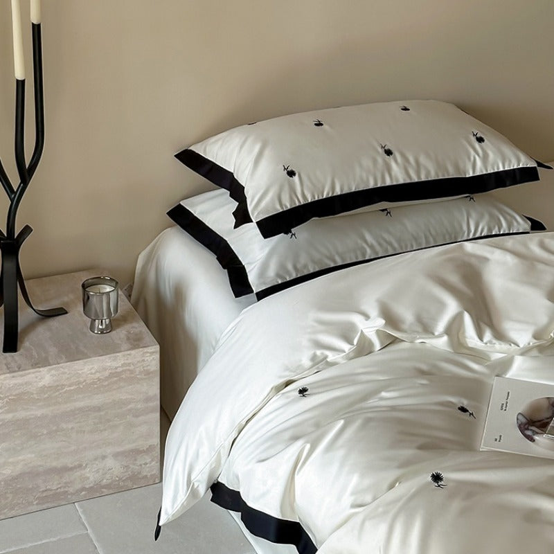 Black Line Bedding Set -  Daisy