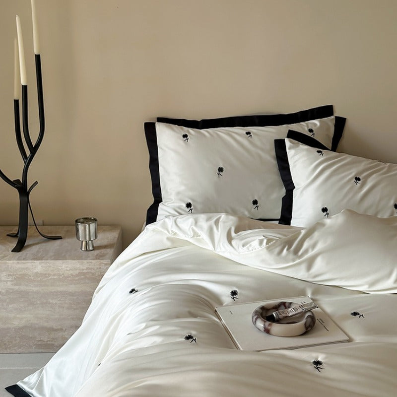 Black Line Bedding Set -  Daisy