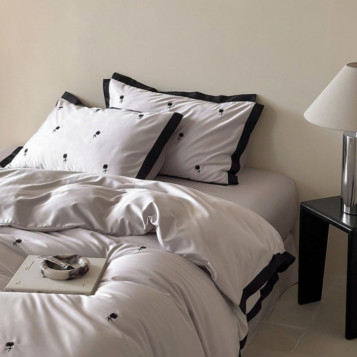 Black Line Bedding Set -  Daisy