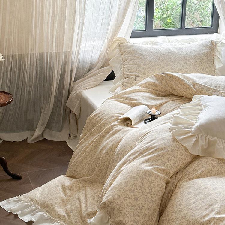 Vintage Ruffled Bedding Set