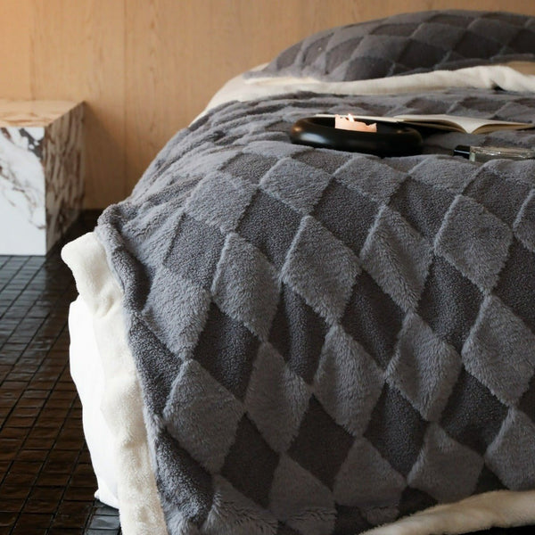 Queen of Diamonds Blanket Collection -Throw- Delicors