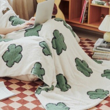 Simple Flower Blanket - Throw - Delicors