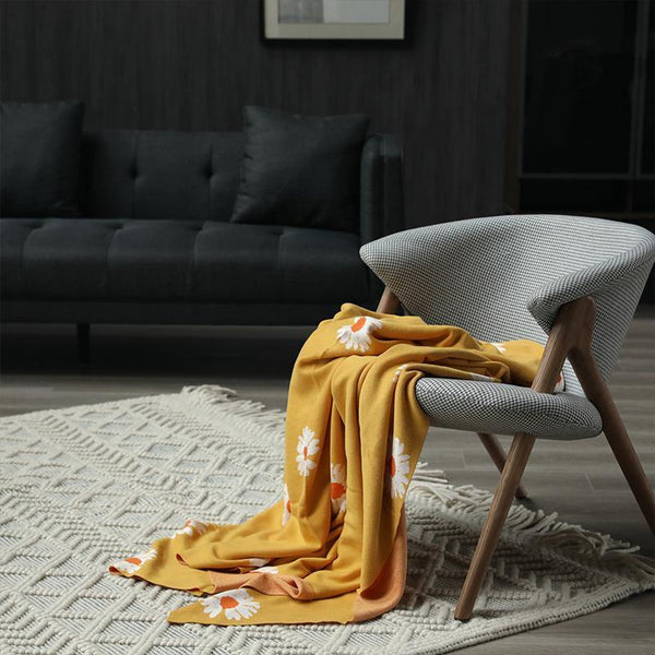 Divine Daisy Blanket -- Delicors