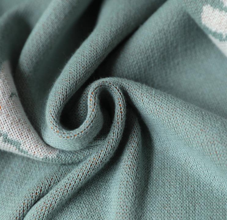 Divine Daisy Blanket -- Delicors
