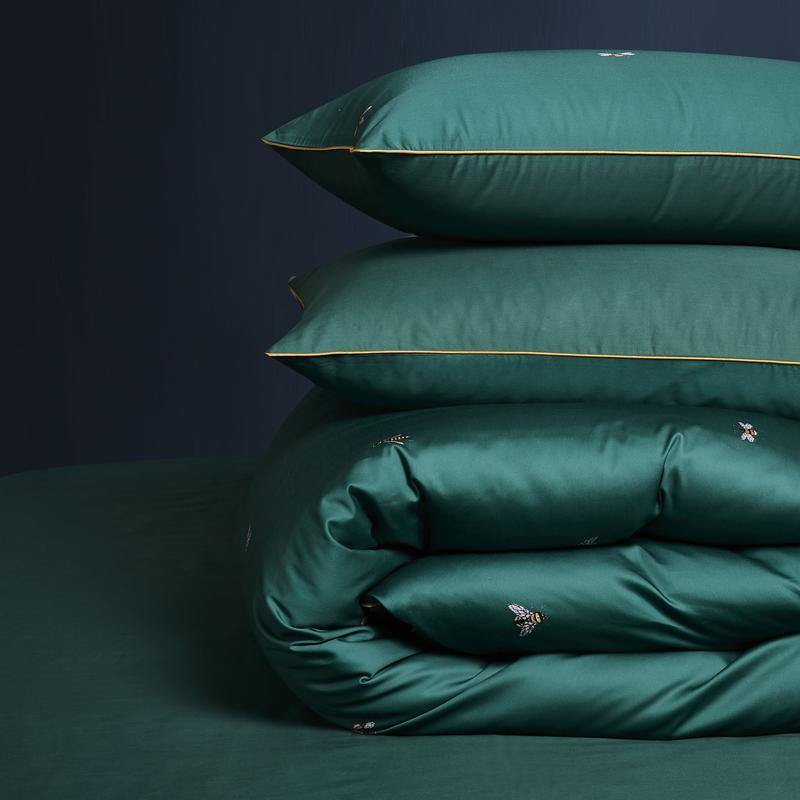 Gold Bee Bedding Set -- Delicors