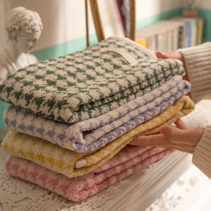 Houndstooth bath outlet towels