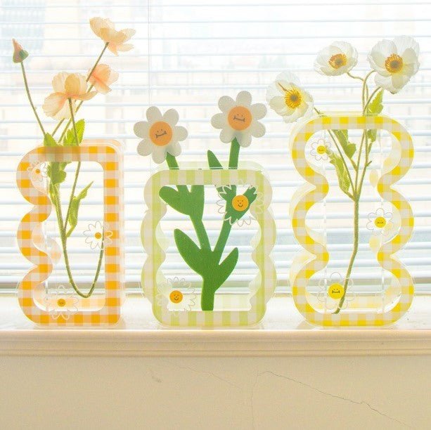 Plaid Wavy Acrylic Vase Collection -- Delicors