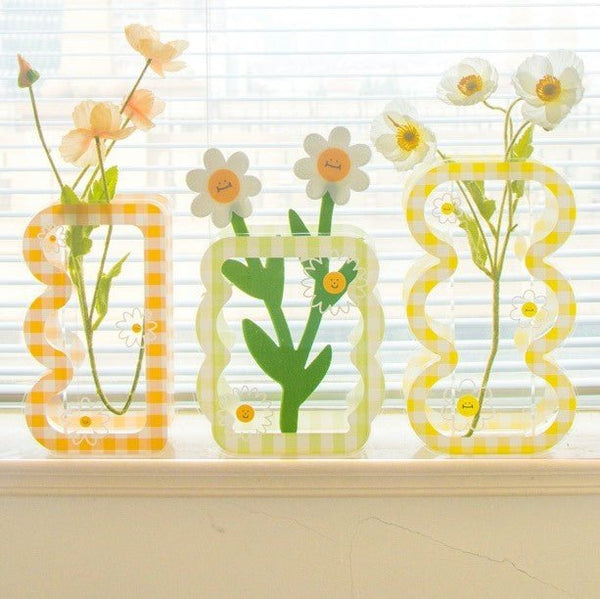 Plaid Wavy Acrylic Vase Collection -- Delicors