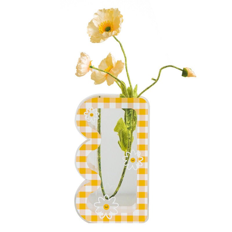 Plaid Wavy Acrylic Vase Collection -- Delicors