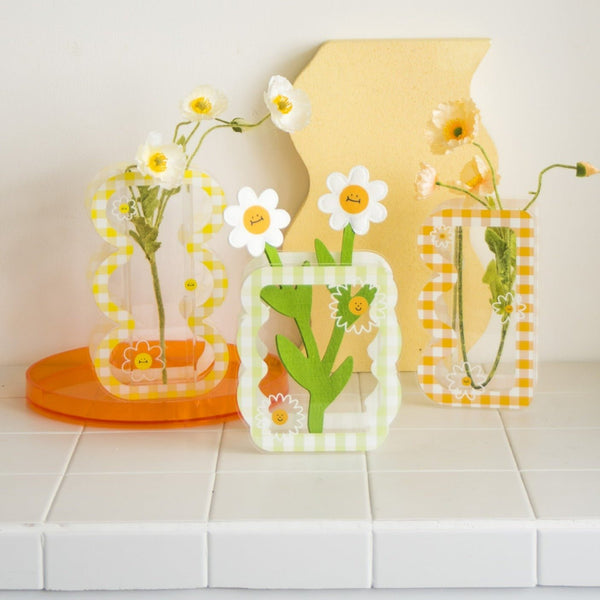 Plaid Wavy Acrylic Vase Collection -- Delicors