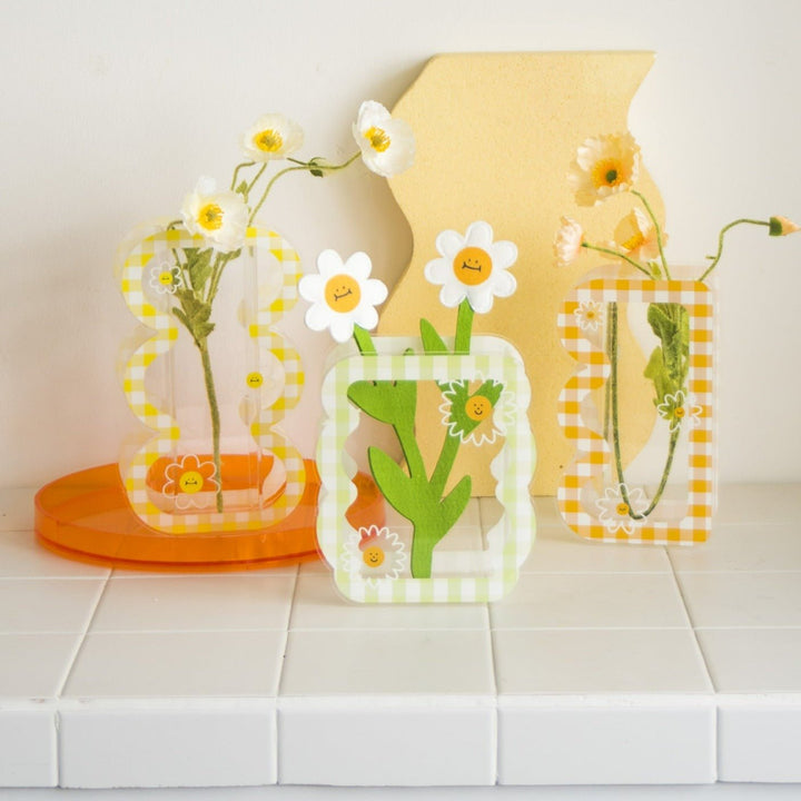 Plaid Wavy Acrylic Vase Collection -- Delicors