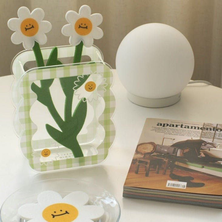 Plaid Wavy Acrylic Vase Collection -- Delicors