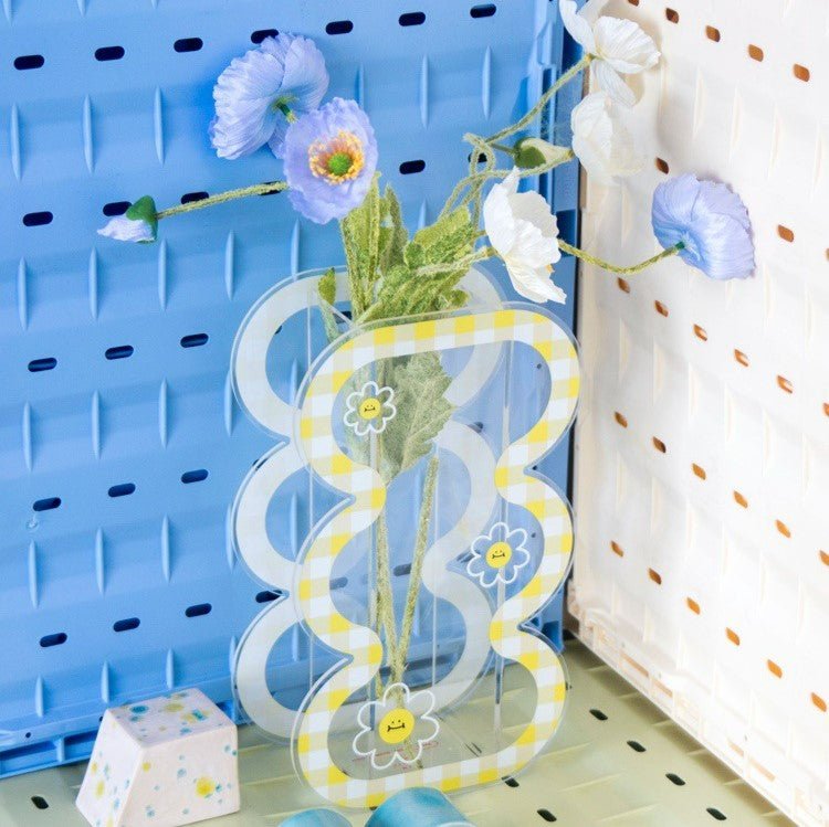 Plaid Wavy Acrylic Vase Collection -- Delicors