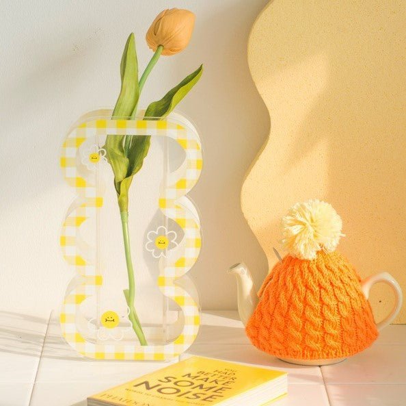 Plaid Wavy Acrylic Vase Collection -- Delicors