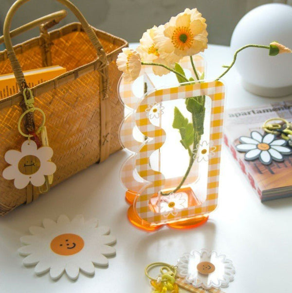 Plaid Wavy Acrylic Vase Collection -- Delicors