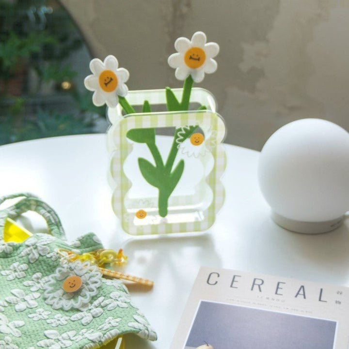 Plaid Wavy Acrylic Vase Collection -- Delicors