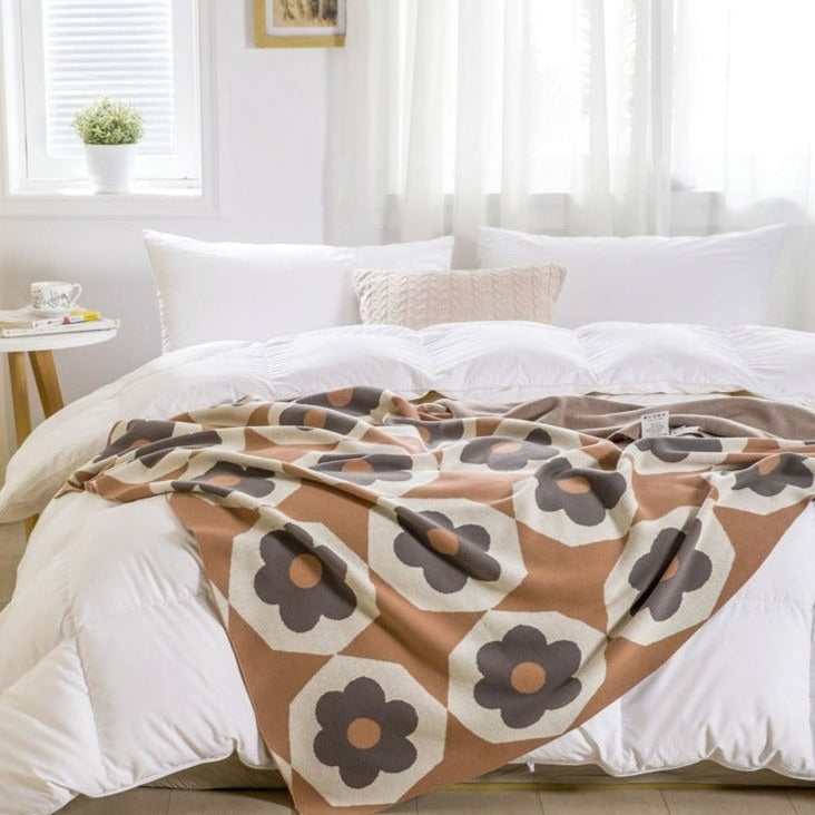 Retro Flower Blanket -Throw- Delicors