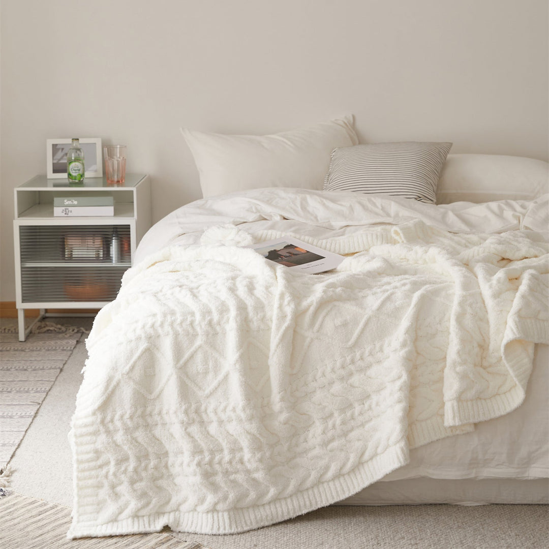 Snow White Cable Knit Blanket -- Delicors