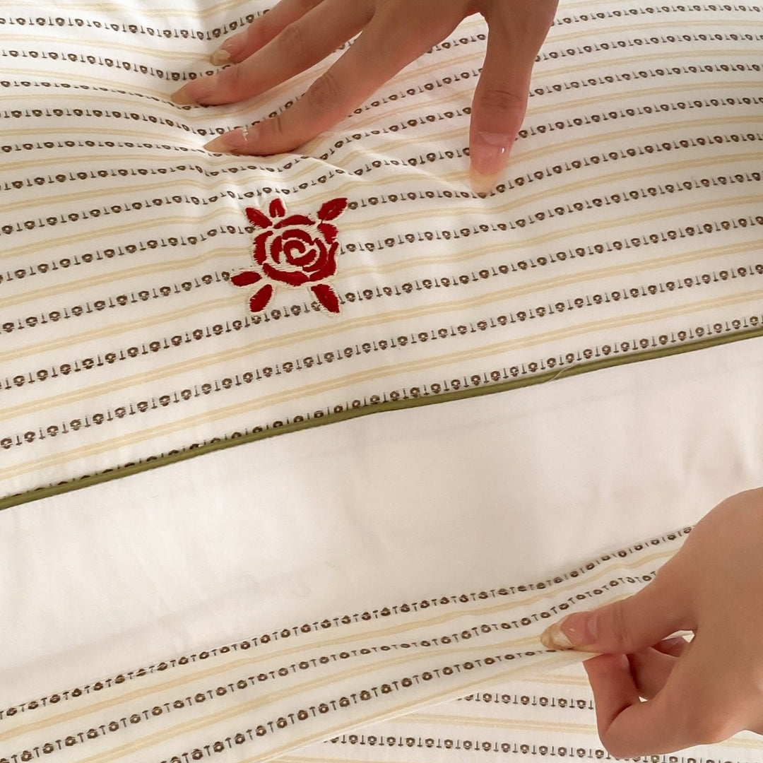 Melody of Roses Bedding Set