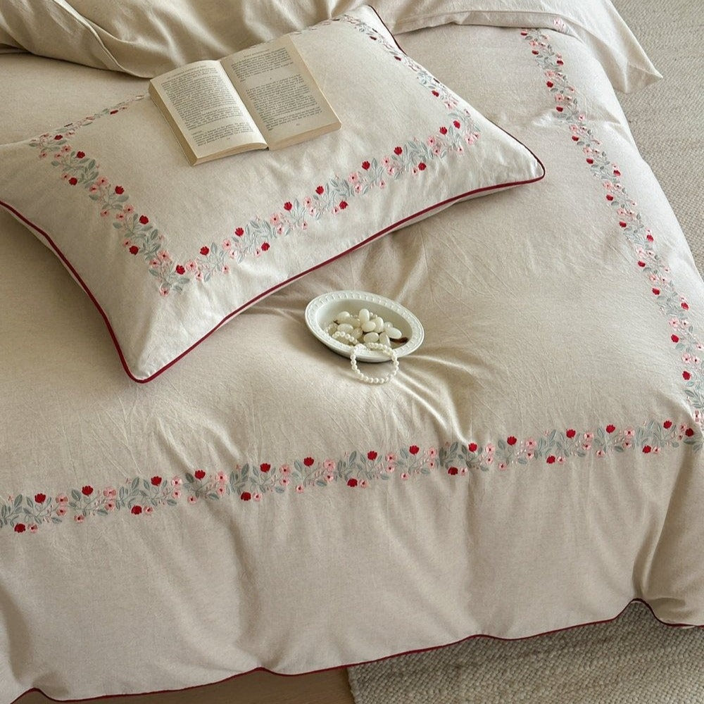 Vine Bloom Trim Bedding Set