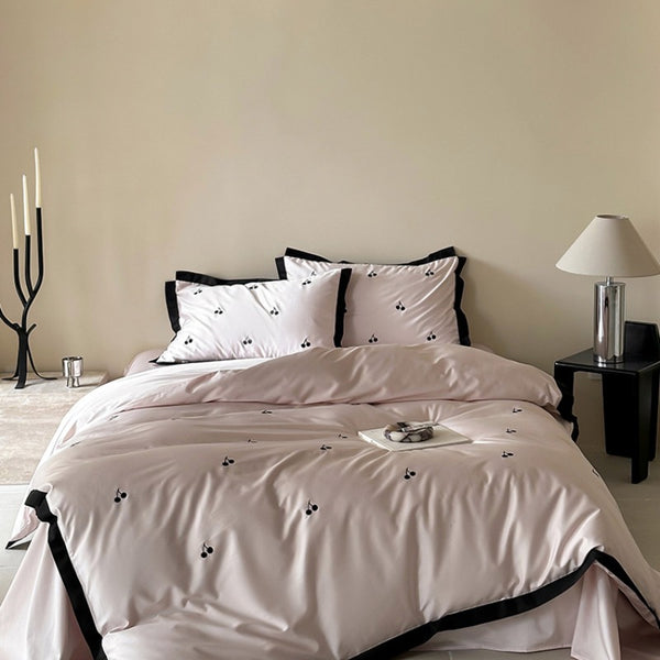 Black Line Bedding Set - Cherry