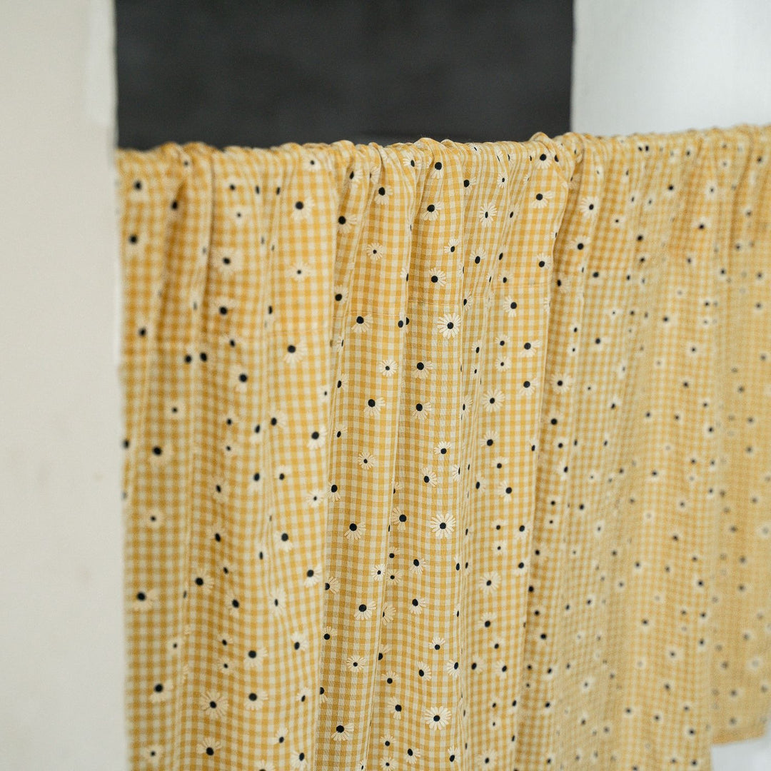 Retro Daisy Gingham Curtain