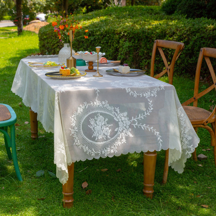 Wreath Lace Scallop Tablecloth
