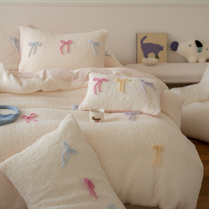 Bow on Cake Bedding Set