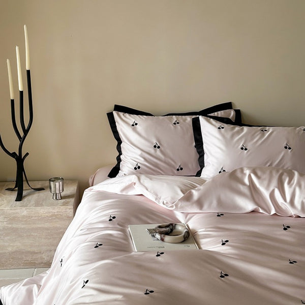 Black Line Bedding Set - Cherry