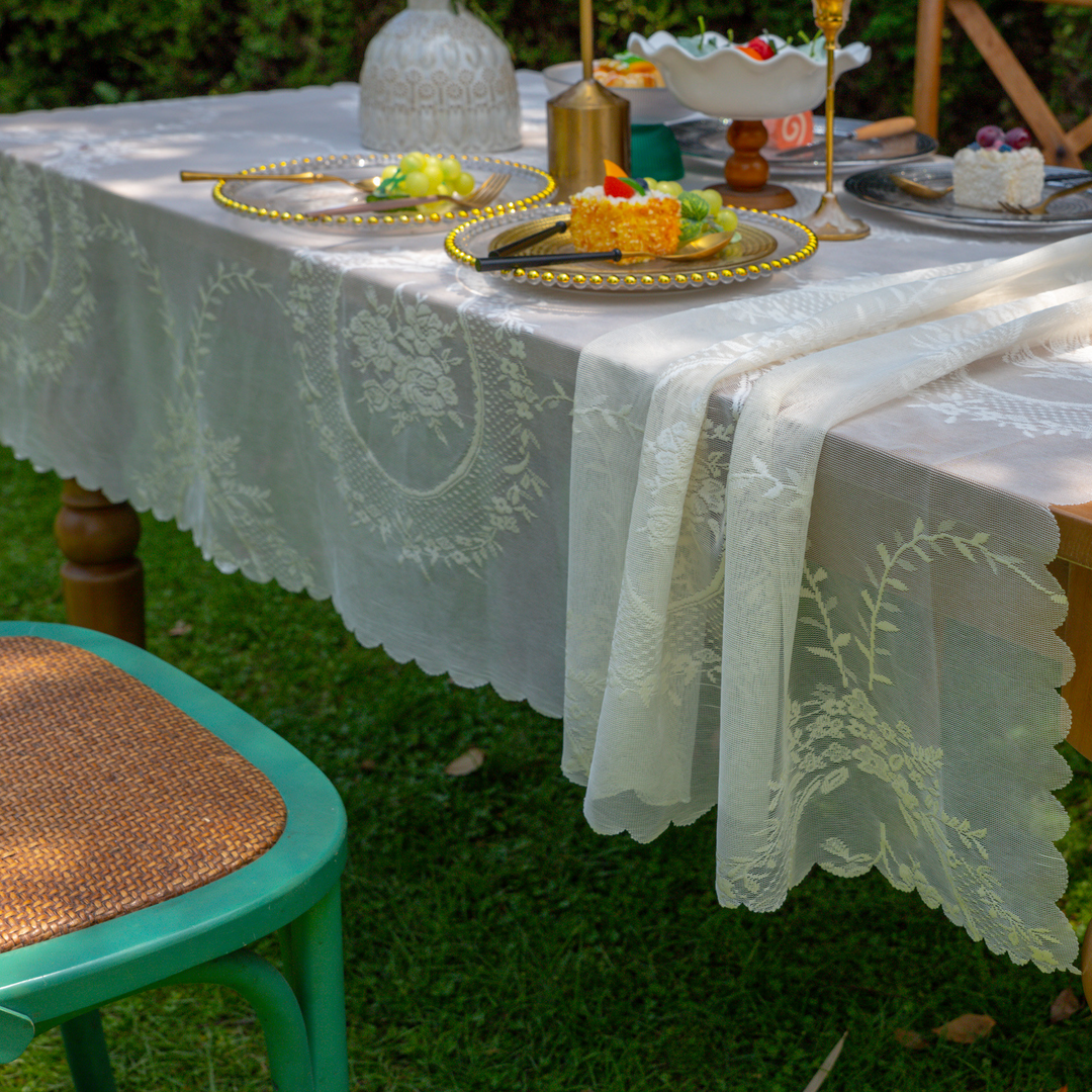 Wreath Lace Scallop Tablecloth