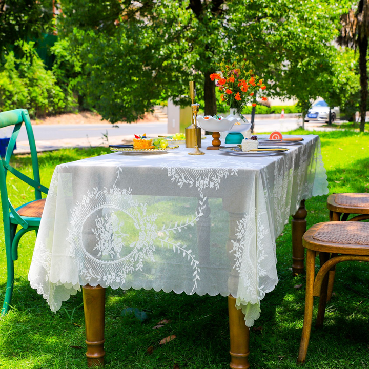 Wreath Lace Scallop Tablecloth
