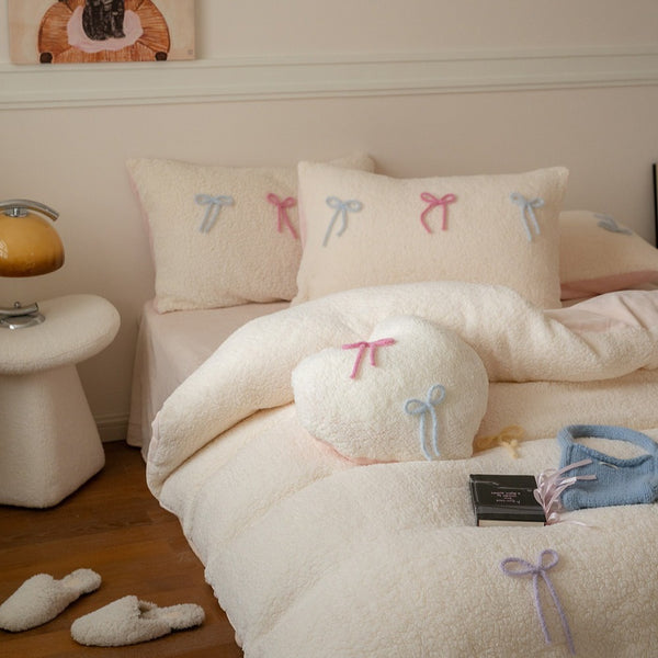 Bow on Cake Bedding Set