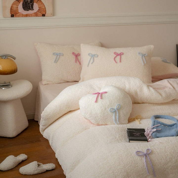 Bow on Cake Bedding Set