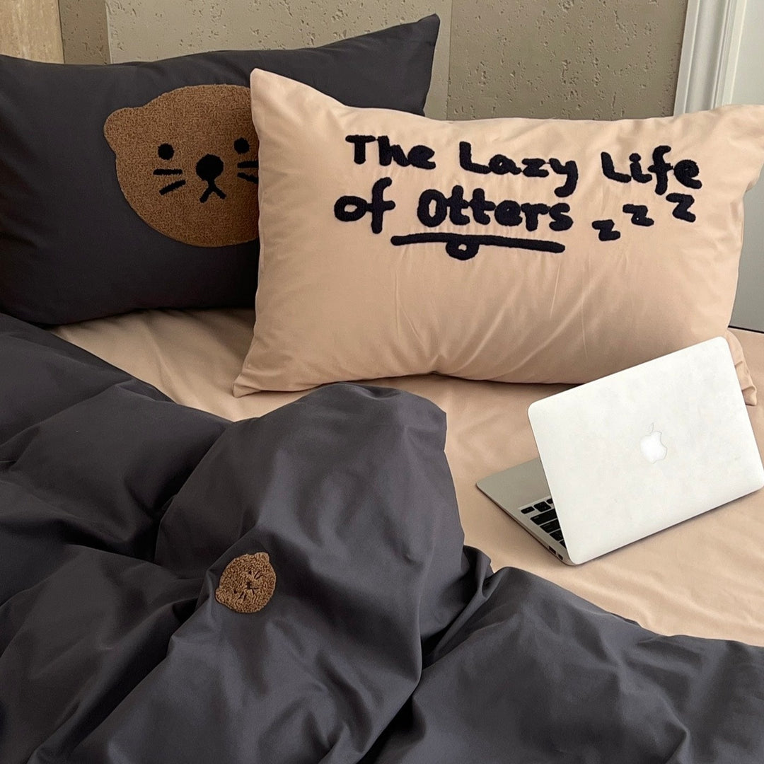 Lazy Otters Bedding Set