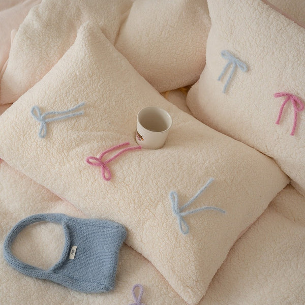 Bow on Cake Bedding Set