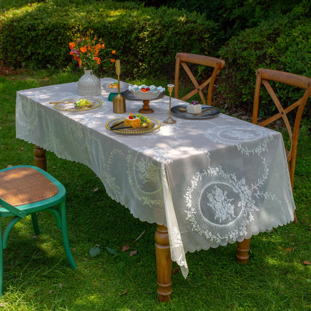 Wreath Lace Scallop Tablecloth