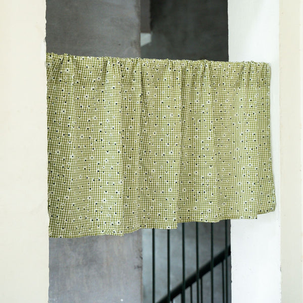 Retro Daisy Gingham Curtain