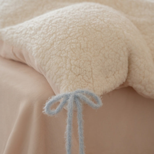 Bow on Cake Bedding Set