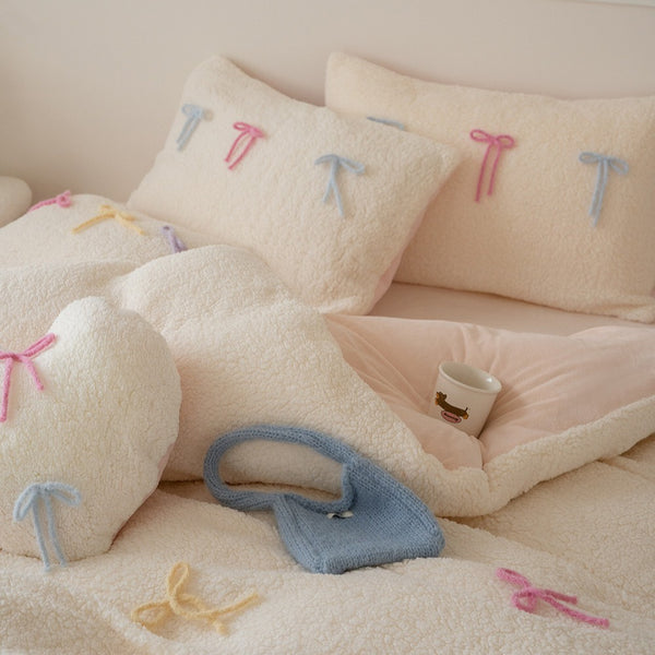 Bow on Cake Bedding Set