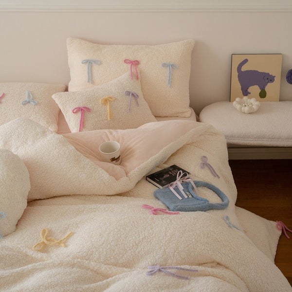 Bow on Cake Bedding Set