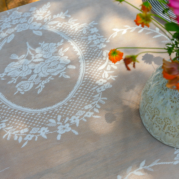 Wreath Lace Scallop Tablecloth
