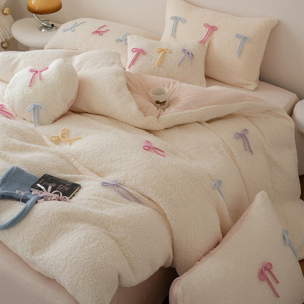 Bow on Cake Bedding Set